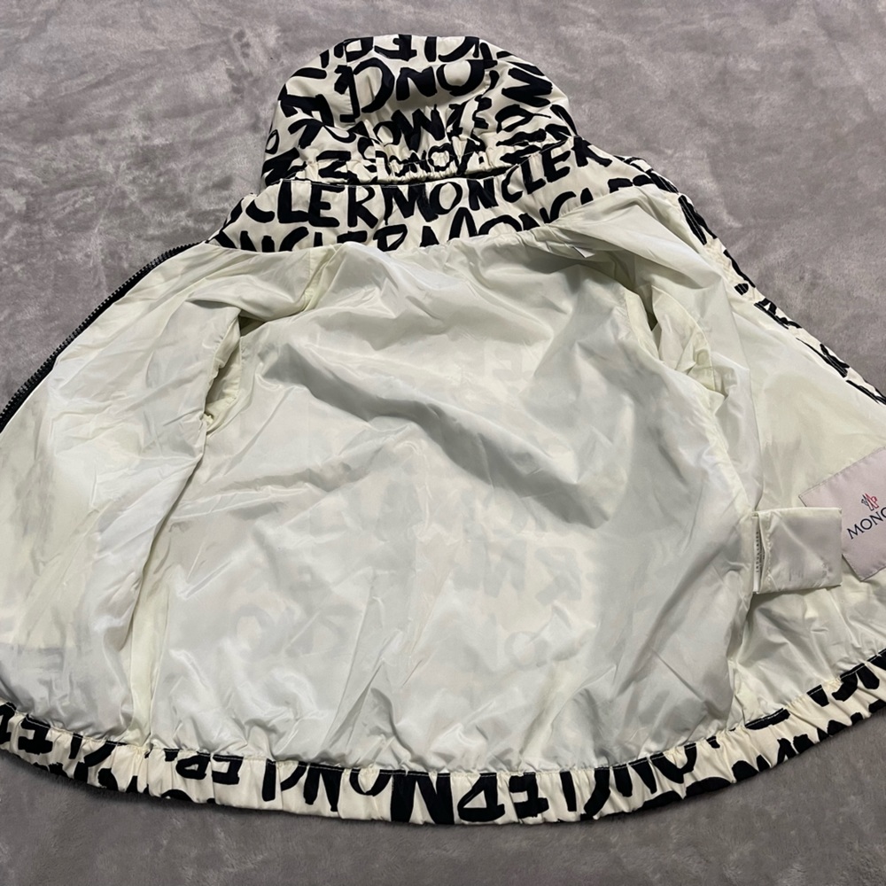 Price firm Moncler kids jacket - Picture 7 of 11